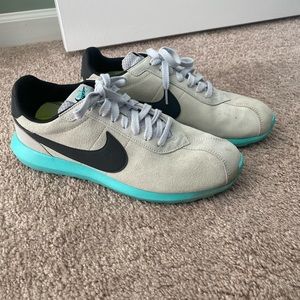 Men’s Nike shoes
